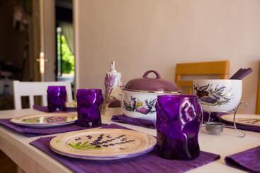 پانسیون Guest House Gugily