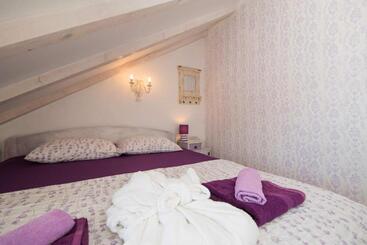 پانسیون Guest House Gugily