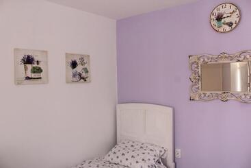 پانسیون Guest House Gugily