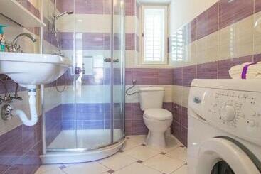 پانسیون Guest House Gugily