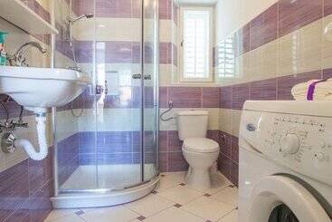 پانسیون Guest House Gugily