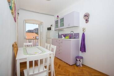 پانسیون Guest House Gugily