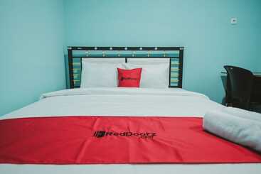 پانسیون Reddoorz Near Rsud Koja