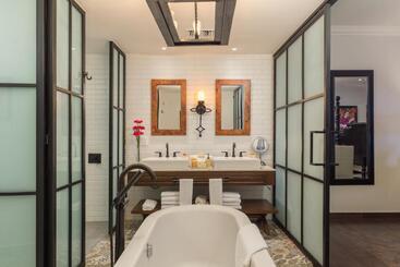 Vista Encantada Spa Resort & Residences