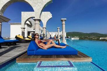 Vista Encantada Spa Resort & Residences