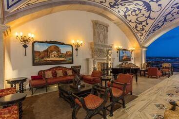Vista Encantada Spa Resort & Residences