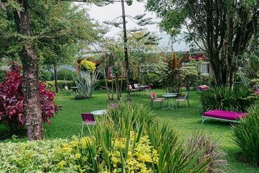 تختخواب و صبحانه Isange Paradise Resort
