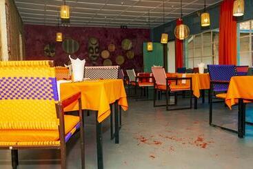 تختخواب و صبحانه Isange Paradise Resort