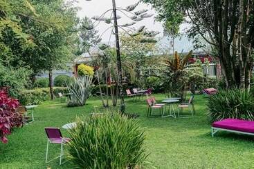 تختخواب و صبحانه Isange Paradise Resort