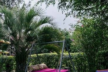 تختخواب و صبحانه Isange Paradise Resort