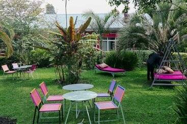 تختخواب و صبحانه Isange Paradise Resort