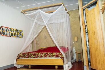 تختخواب و صبحانه Isange Paradise Resort