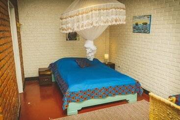 تختخواب و صبحانه Isange Paradise Resort