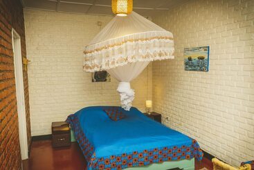 تختخواب و صبحانه Isange Paradise Resort