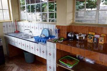تختخواب و صبحانه Lindas's Lodge
