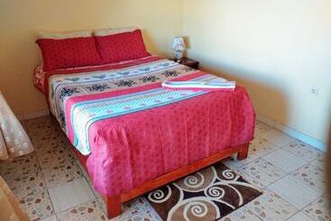 تختخواب و صبحانه Lindas's Lodge