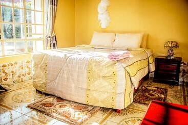 تختخواب و صبحانه Lindas's Lodge