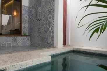 تختخواب و صبحانه The Mandana Villa Gili Air