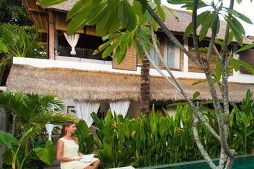 تختخواب و صبحانه The Mandana Villa Gili Air