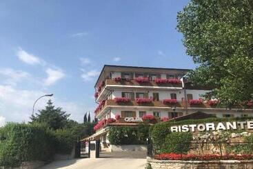 مسافرخانه Parc Hotel Casa Mia