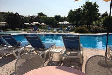مسافرخانه Parc Hotel Casa Mia