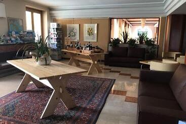 مسافرخانه Parc Hotel Casa Mia