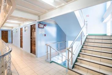 酒店 Aguados Place By Oyo Rooms