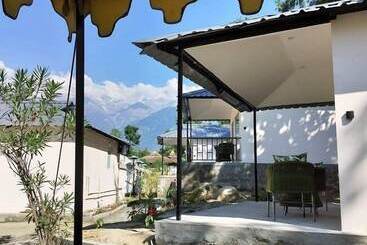 هتل Dev Bhoomi Farms & Cottages