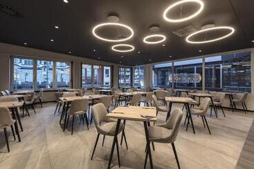 هتل Oaks Wellington