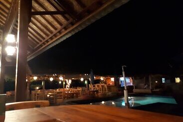 هتل Sandy Beach Bungalows