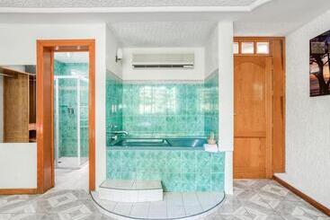 هتل Y Spa Posada Mirador