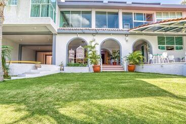 هتل Y Spa Posada Mirador