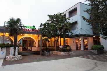 پانسیون Guest Accomodation Tamaris