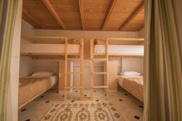 هاستل Mosaic Home