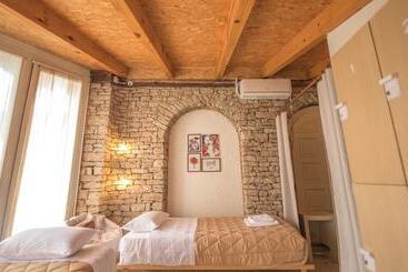 هاستل Mosaic Home