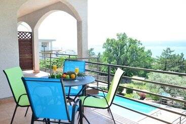 آپارتمانهای توریستها Apartments Lounger Frkovic