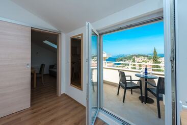 Apartments Rilovic, City And Sea View Apartments