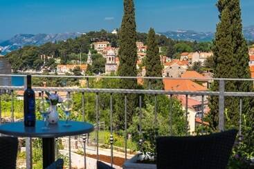 Apartments Rilovic, City And Sea View Apartments
