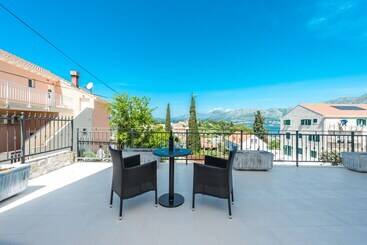 Apartments Rilovic, City And Sea View Apartments