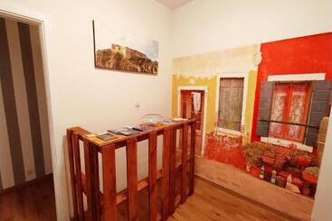 تختخواب و صبحانه Milazzo Port Rooms