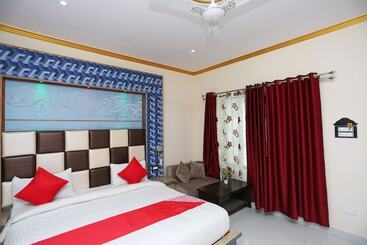 هتل Budha Palace By Oyo Rooms