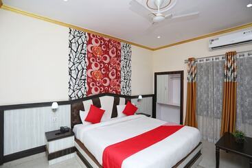 هتل Budha Palace By Oyo Rooms