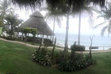 هتل Bungalows Lydia San Pancho