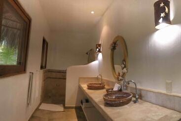 هتل Bungalows Lydia San Pancho