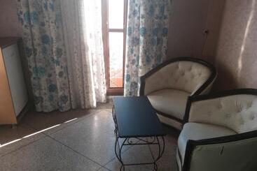 هتل Lahlou Riad Cafeteria