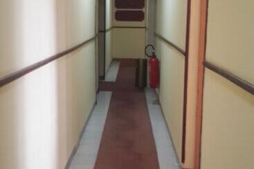 هتل Plazza Inn