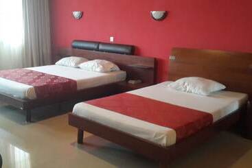 هتل Plazza Inn