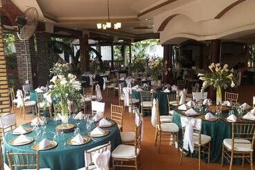 هتل Club Quinta Pat Resort & Restaurant