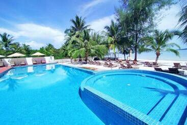 هتل Scarlet Sails Resort
