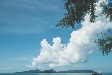 هتل Scarlet Sails Resort